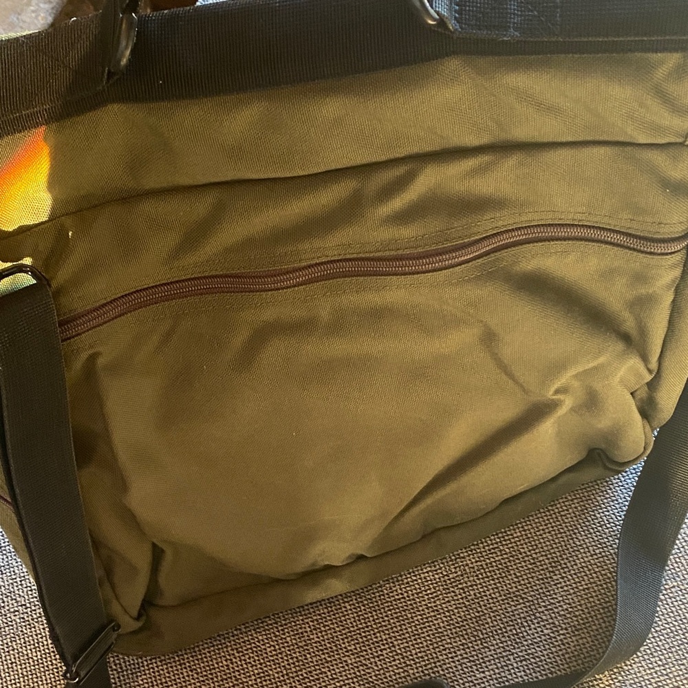 Eddie Bauer Olive Men's Messenger Bag Laptop Bag Expandable - Picture 5 of 8